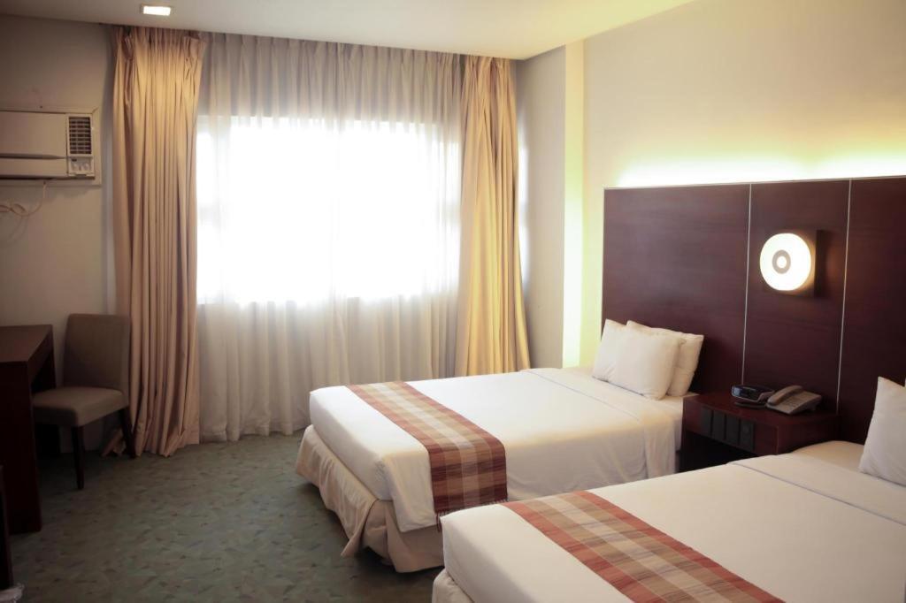 Casablanca Suites Legazpi City Exteriör bild