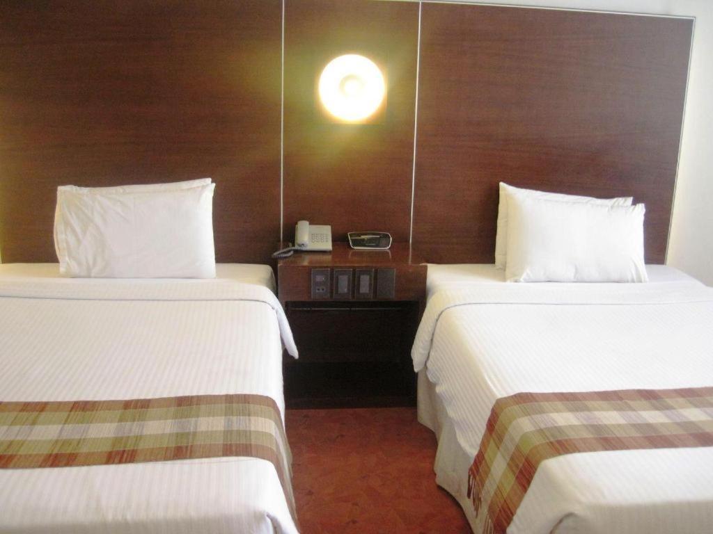Casablanca Suites Legazpi City Exteriör bild