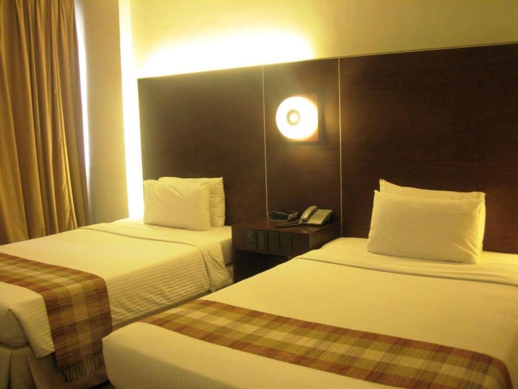 Casablanca Suites Legazpi City Exteriör bild