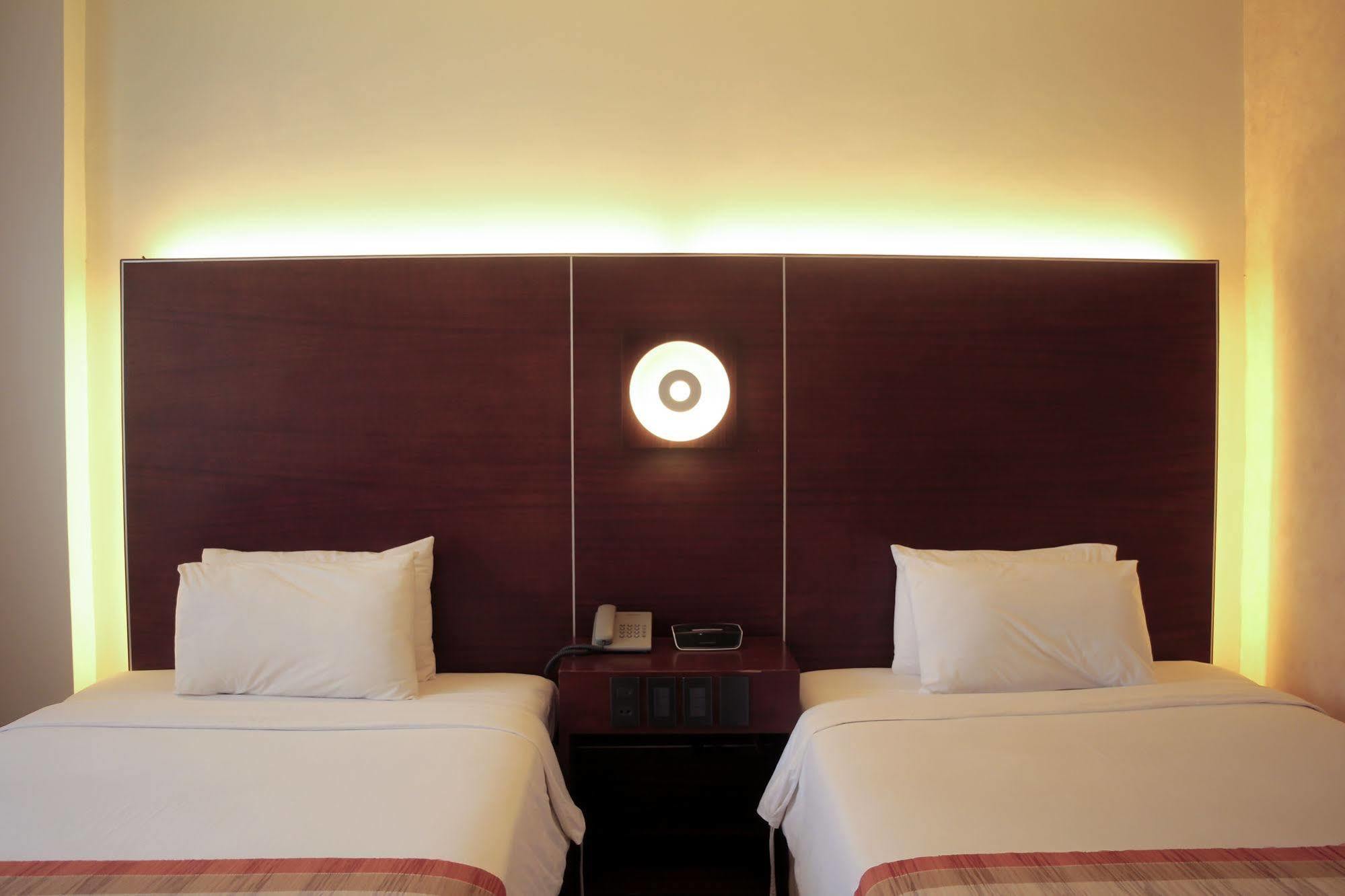 Casablanca Suites Legazpi City Exteriör bild