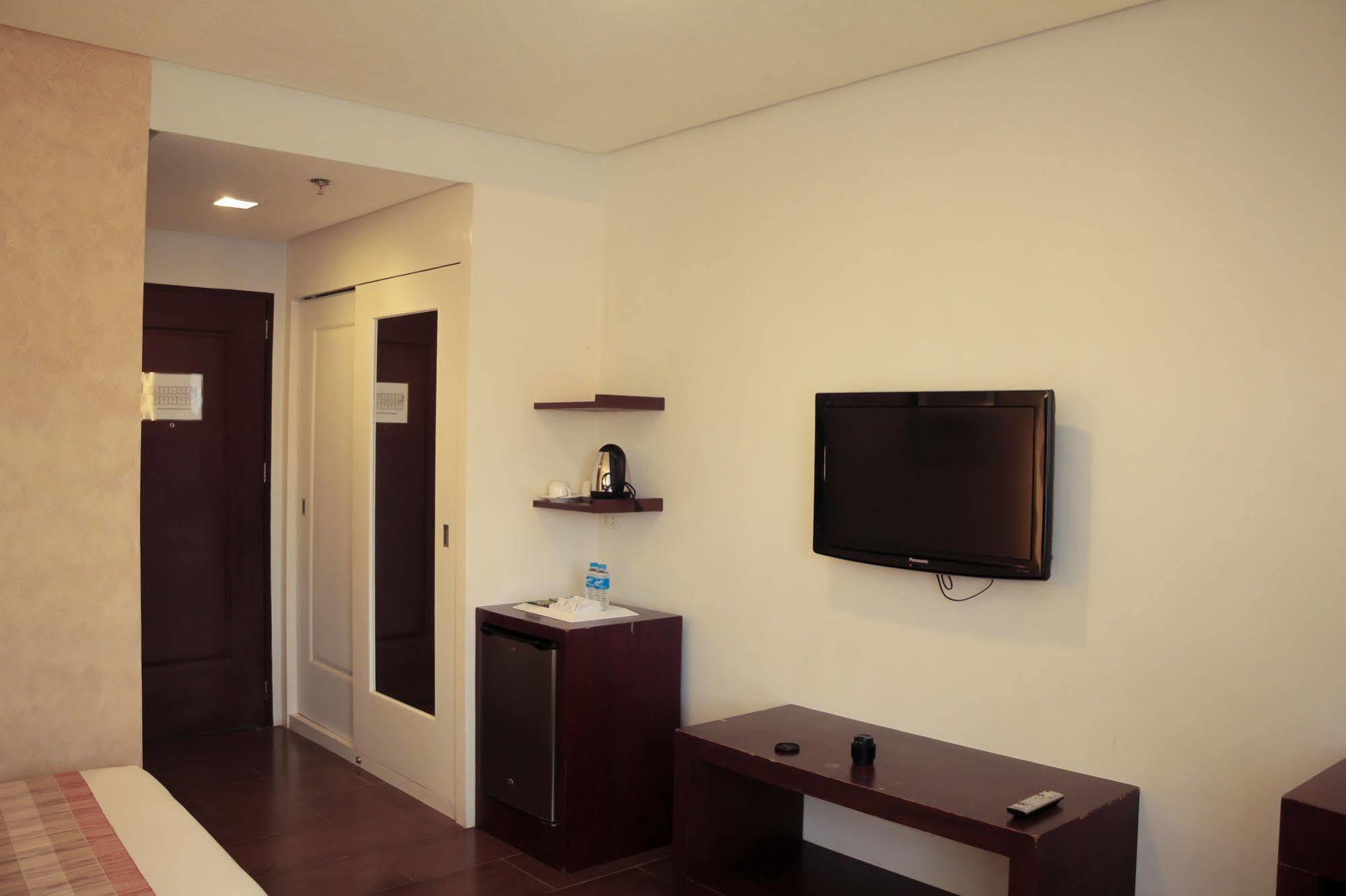Casablanca Suites Legazpi City Exteriör bild