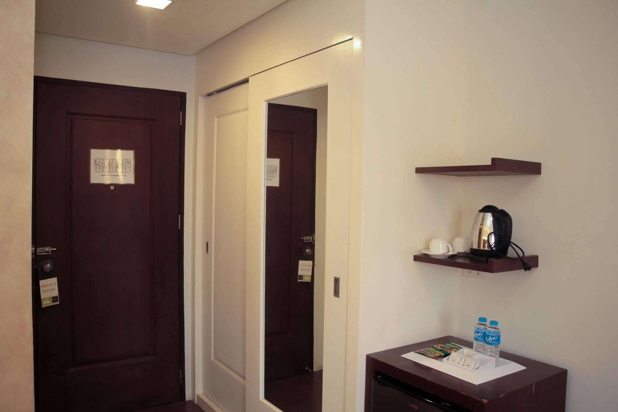 Casablanca Suites Legazpi City Exteriör bild